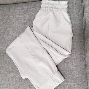 Lululemon white opal ribbed softstreme joggers